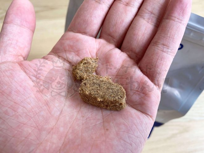 モグキューブドッグフードの粒