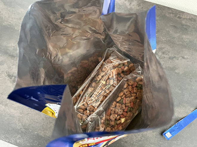 コンボドッグフードの袋の中身