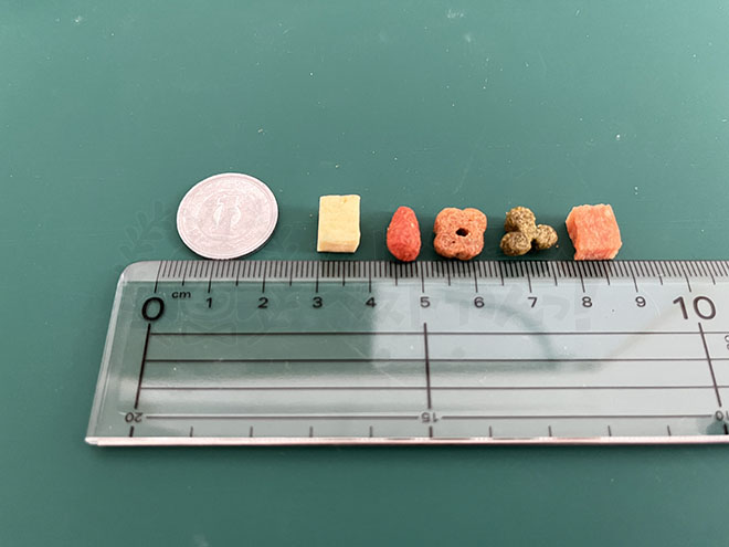 コンボドッグフードの粒の大きさ