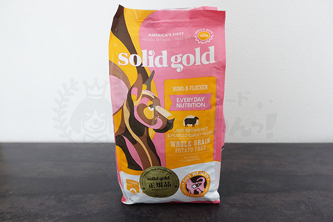 ソリッドゴールドフントフラッケンドッグフードの前面