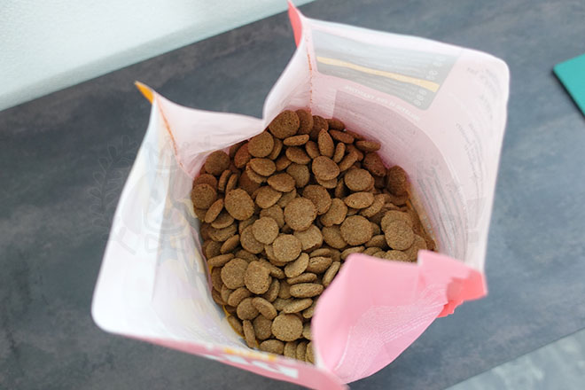 ソリッドゴールドフントフラッケンドッグフードの中身