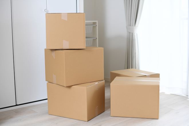 段ボール積み重なる